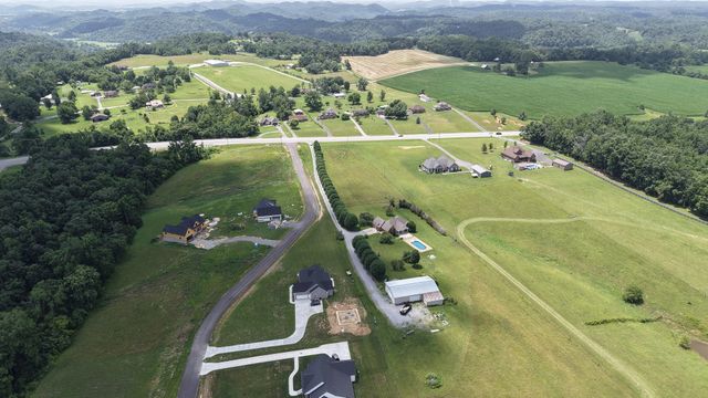 6606 Highway 52, W, Lafayette, TN 37083