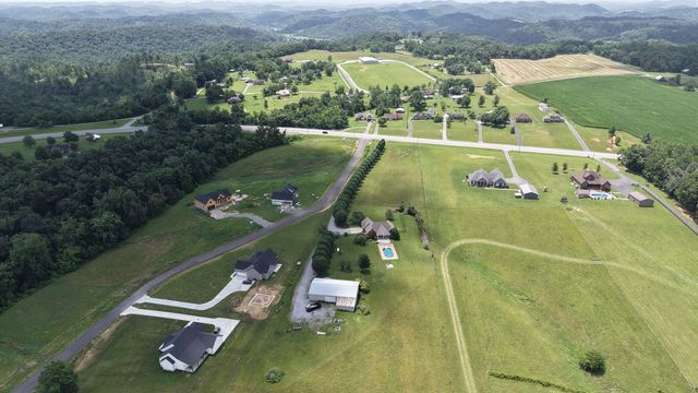 6606 Highway 52, W, Lafayette, TN 37083