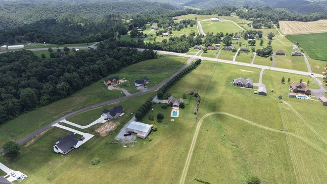 6606 Highway 52, W, Lafayette, TN 37083