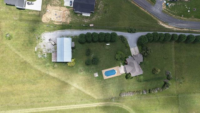 6606 Highway 52, W, Lafayette, TN 37083