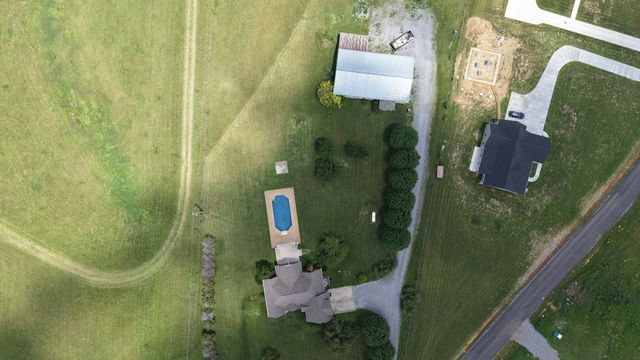 6606 Highway 52, W, Lafayette, TN 37083