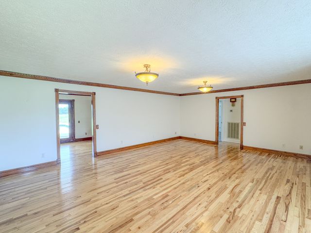 6606 Highway 52, W, Lafayette, TN 37083