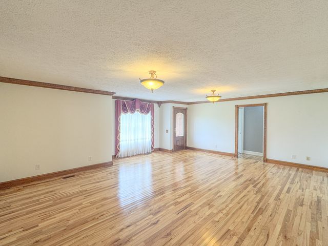 6606 Highway 52, W, Lafayette, TN 37083