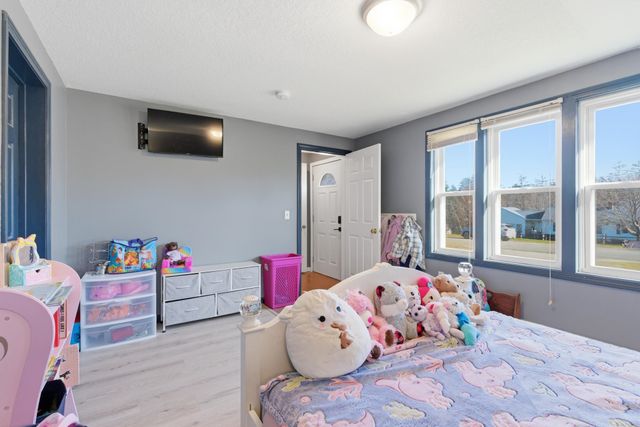 71 Goshen Drive, Loudon, NH 03307