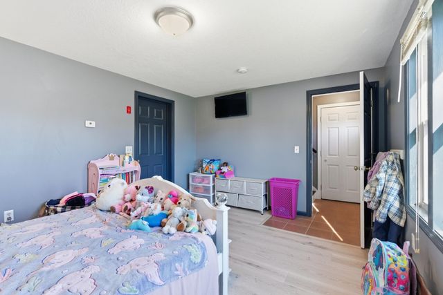 71 Goshen Drive, Loudon, NH 03307