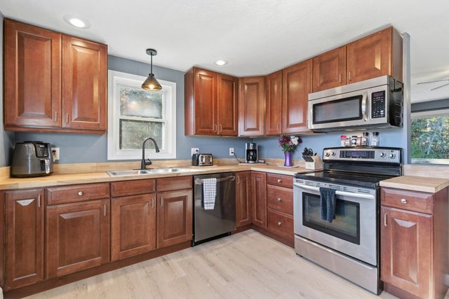 71 Goshen Drive, Loudon, NH 03307