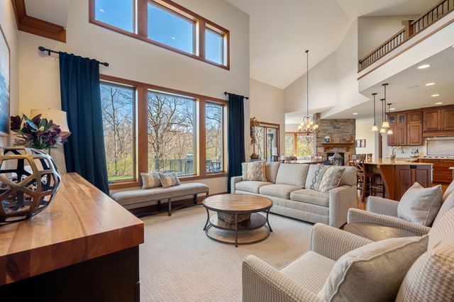 1859 Creekside Drive NE, Owatonna, MN 55060