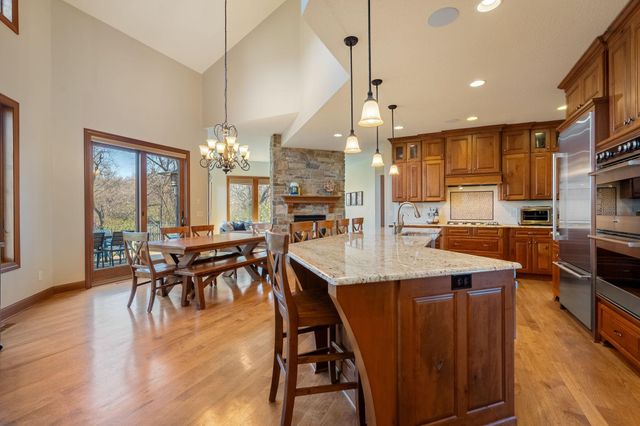 1859 Creekside Drive NE, Owatonna, MN 55060