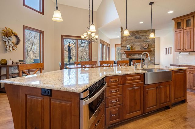 1859 Creekside Drive NE, Owatonna, MN 55060
