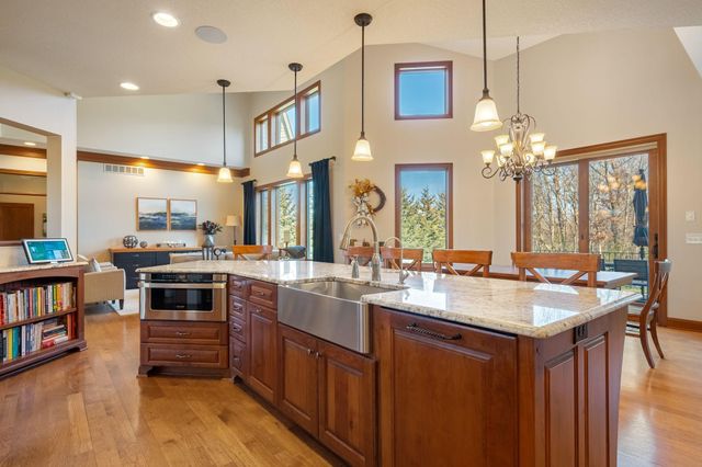 1859 Creekside Drive NE, Owatonna, MN 55060