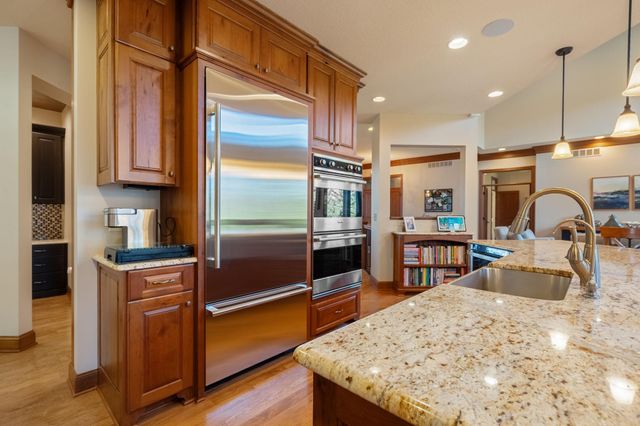 1859 Creekside Drive NE, Owatonna, MN 55060