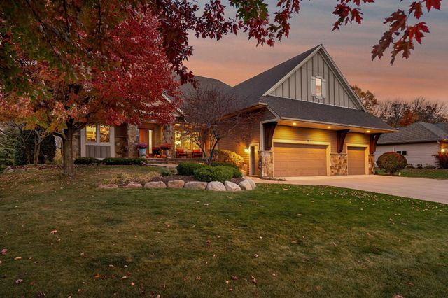 1859 Creekside Drive NE, Owatonna, MN 55060