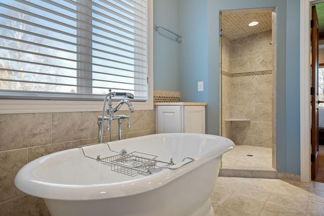 1859 Creekside Drive NE, Owatonna, MN 55060