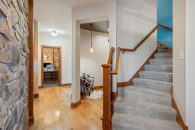 1859 Creekside Drive NE, Owatonna, MN 55060