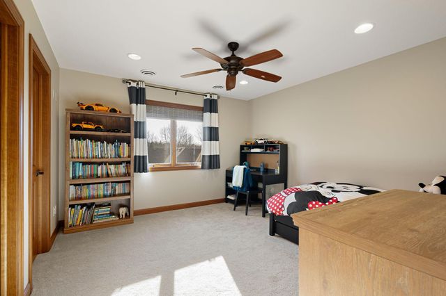 1859 Creekside Drive NE, Owatonna, MN 55060