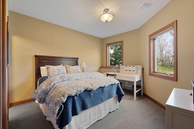 1859 Creekside Drive NE, Owatonna, MN 55060