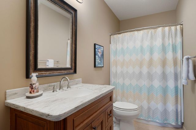 1859 Creekside Drive NE, Owatonna, MN 55060