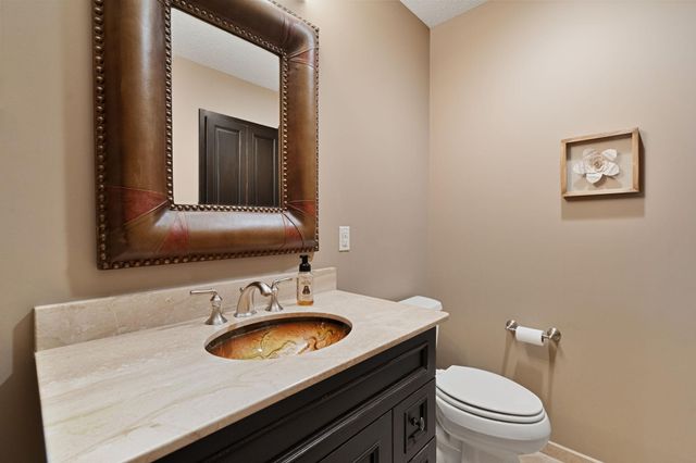1859 Creekside Drive NE, Owatonna, MN 55060
