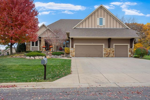 1859 Creekside Drive NE, Owatonna, MN 55060