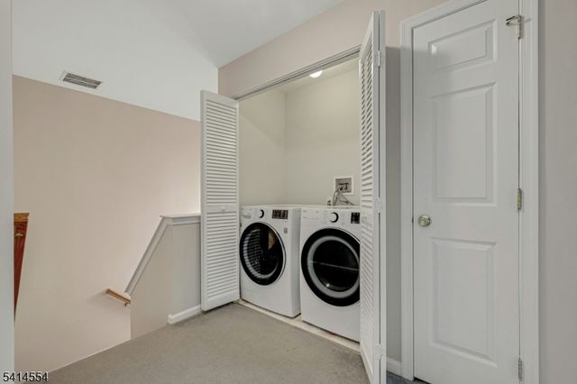 24 Dudley Ct, Green Brook Twp., NJ 08812