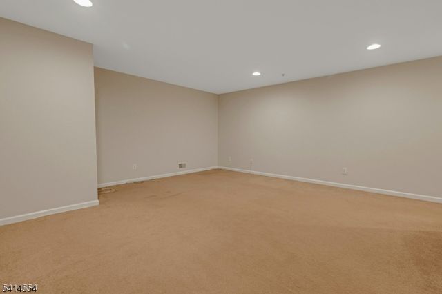 24 Dudley Ct, Green Brook Twp., NJ 08812