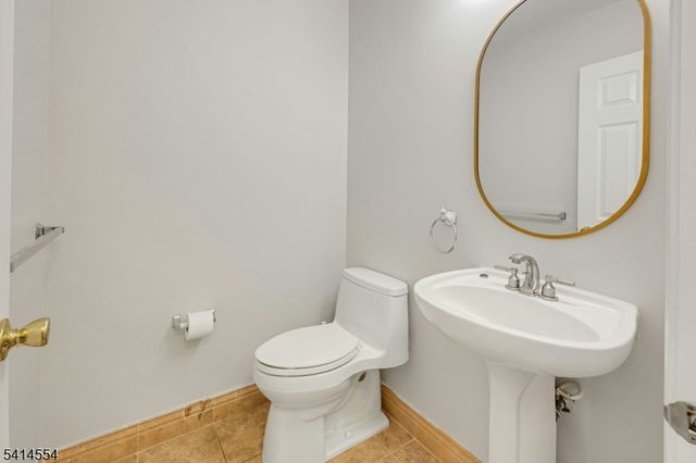 24 Dudley Ct, Green Brook Twp., NJ 08812