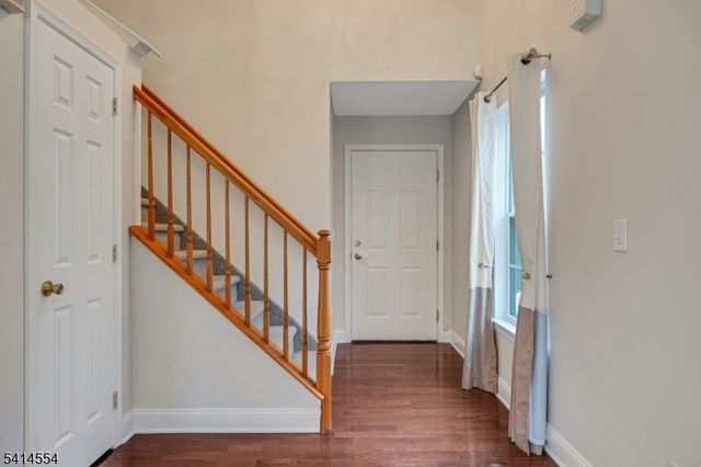 24 Dudley Ct, Green Brook Twp., NJ 08812