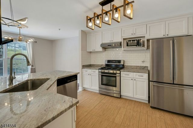 24 Dudley Ct, Green Brook Twp., NJ 08812