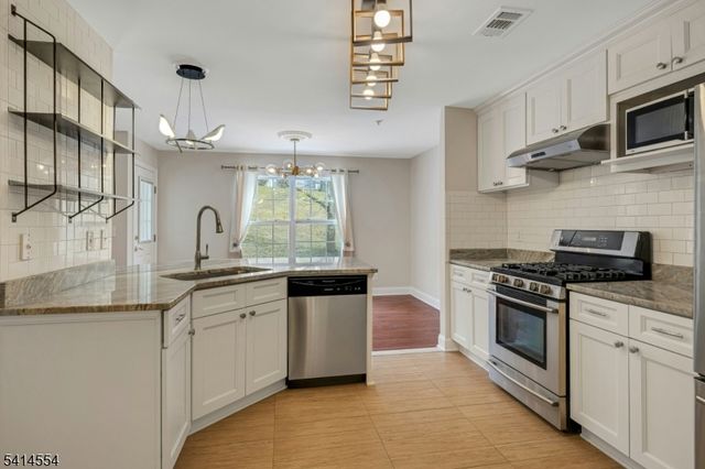 24 Dudley Ct, Green Brook Twp., NJ 08812