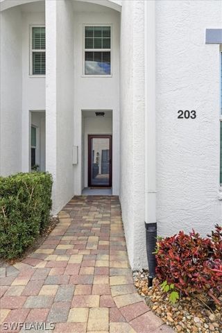 5963 Sand Wedge LN 203, Naples, FL 34110