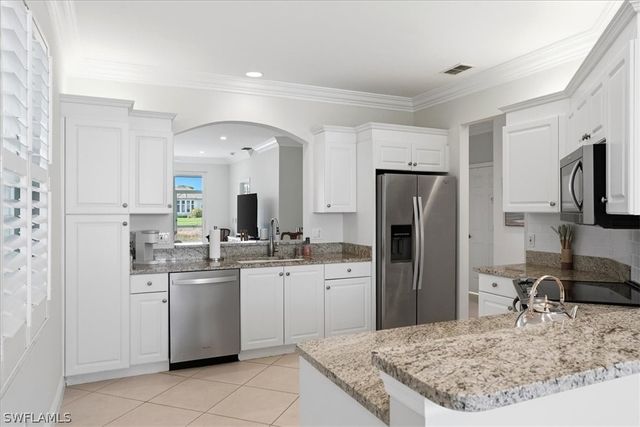 5963 Sand Wedge LN 203, Naples, FL 34110