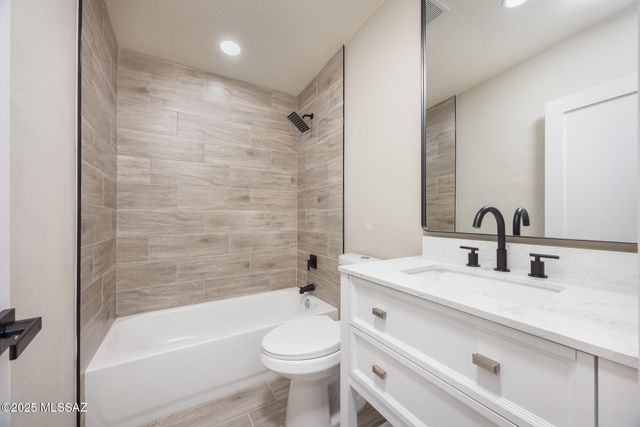 6533 E Calle Bellatrix, Tucson, AZ 85710