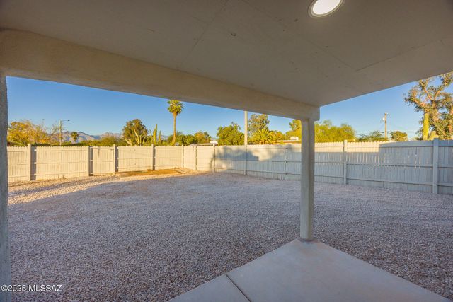 6533 E Calle Bellatrix, Tucson, AZ 85710
