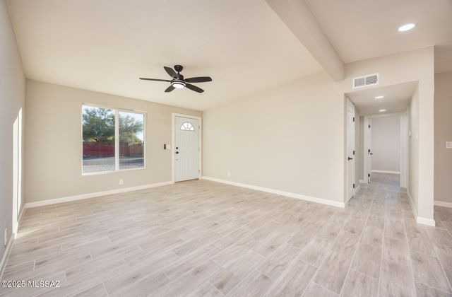 6533 E Calle Bellatrix, Tucson, AZ 85710