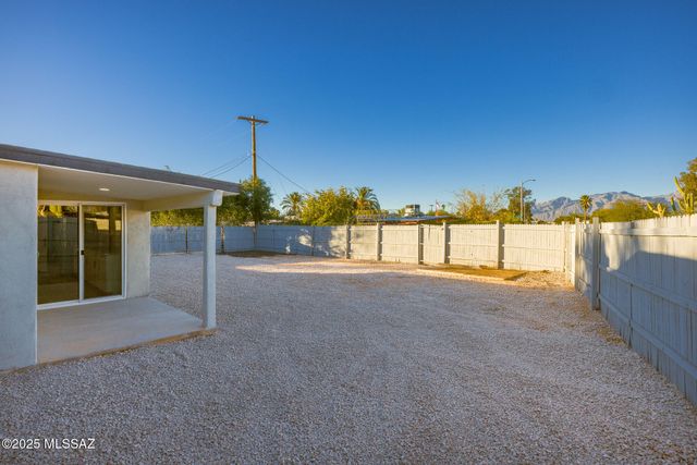 6533 E Calle Bellatrix, Tucson, AZ 85710