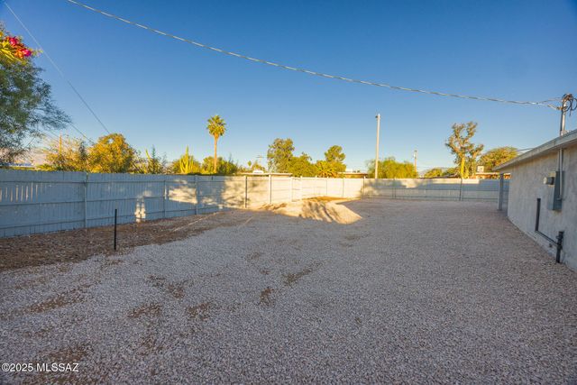 6533 E Calle Bellatrix, Tucson, AZ 85710