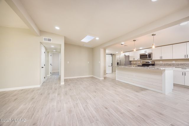 6533 E Calle Bellatrix, Tucson, AZ 85710