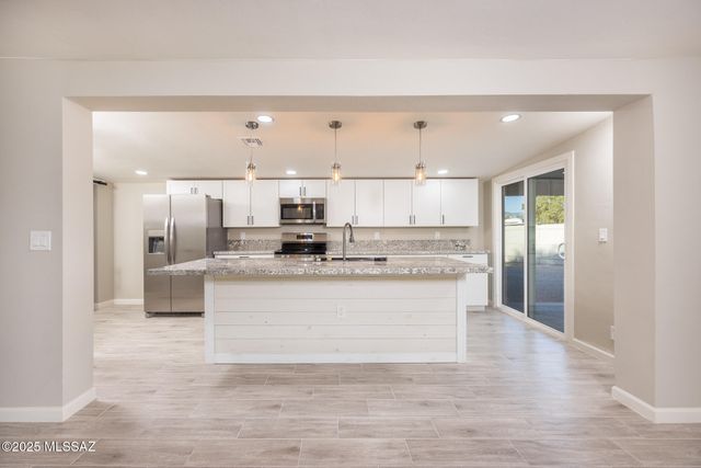 6533 E Calle Bellatrix, Tucson, AZ 85710