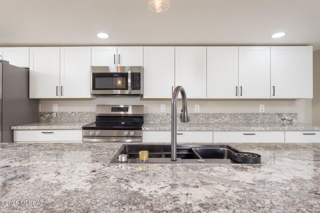 6533 E Calle Bellatrix, Tucson, AZ 85710