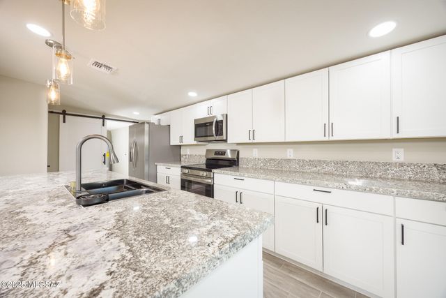 6533 E Calle Bellatrix, Tucson, AZ 85710