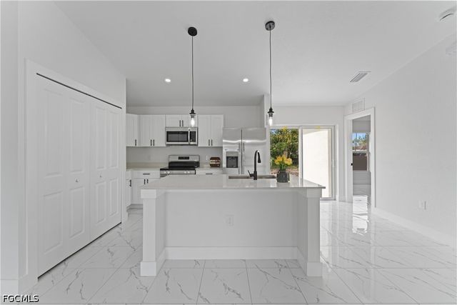 3403 41st ST SW, Lehigh Acres, FL 33976