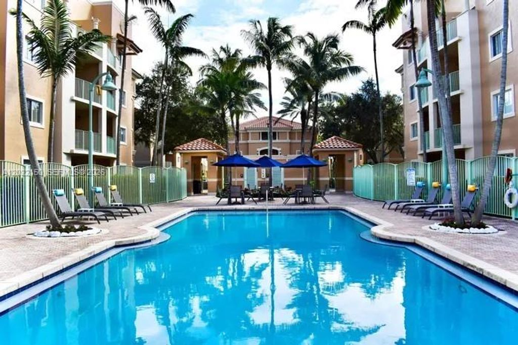 4011 N Pine Island Rd 404, Sunrise, FL 33351