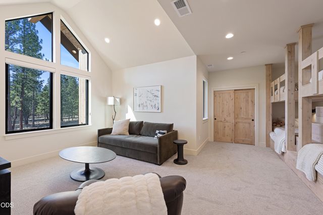 56425 Elk Run Drive 29, Bend, OR 97707