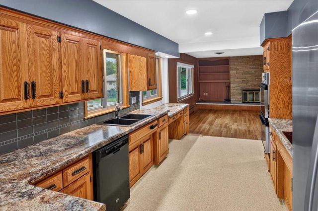 781 Iowa Avenue E, Saint Paul, MN 55106