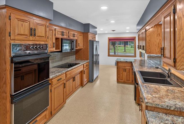 781 Iowa Avenue E, Saint Paul, MN 55106