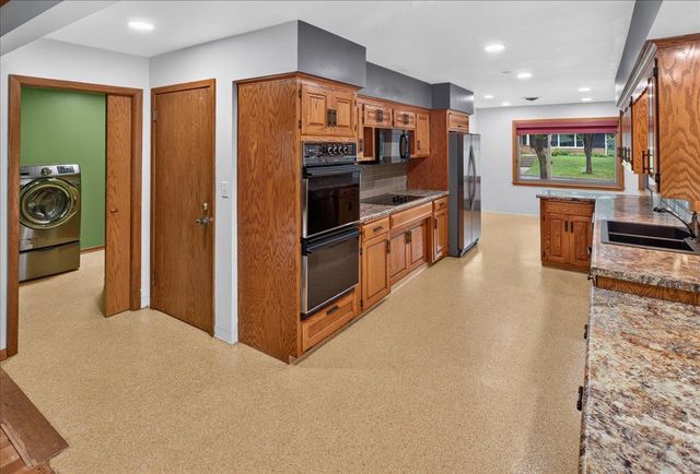 781 Iowa Avenue E, Saint Paul, MN 55106