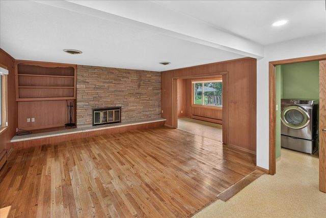 781 Iowa Avenue E, Saint Paul, MN 55106