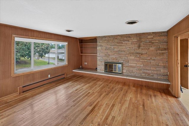781 Iowa Avenue E, Saint Paul, MN 55106