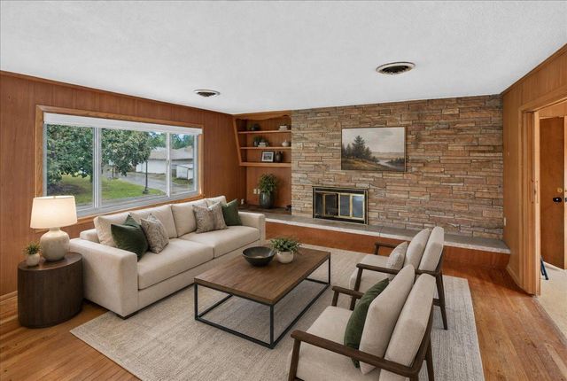 781 Iowa Avenue E, Saint Paul, MN 55106