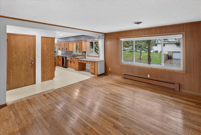 781 Iowa Avenue E, Saint Paul, MN 55106
